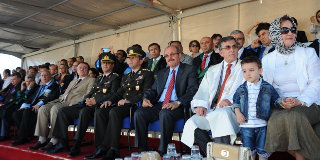 2013-2014 YILI MEZUNİYET TÖRENİNDE 3500 KEP HAVAYA ATILDI