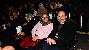 AYLA İZLEYENLERİ AĞLATTI