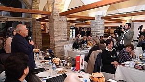 BAŞKAN MAHÇİÇEK’TEN EMEKLİ ÖĞRETMENLERE AKŞAM YEMEĞİ