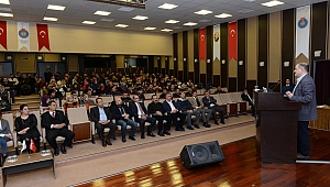 PROF. DR. GÜLEÇ, KSÜ’DE ‘TARİHÇİLER İÇİN EDEBİYATIN ÖNEMİ’ KONULU KONFERANS VERDİ