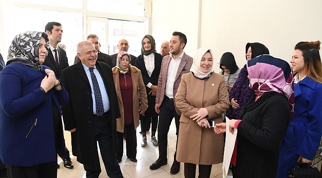 BAŞKAN HANEFİ MAHÇİÇEK, YENİ YIL ÖNCESİ ESNAFLARI ZİYARET ETTİ