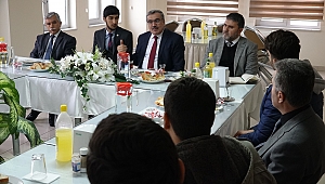 MÜFTÜ SÜRGEÇ ÖĞRENCİ TEMSİLCİLERİYLE BULUŞTU