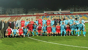 ''SPOR'DA VEFA '' GECESİNDE ASKF KARMASI İLE ŞÖHRETLER ONİKİŞUBAT STADINDA DOSTLUK MAÇINDA BULUŞTU.