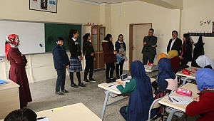 ÇOCUK MECLİS ÜYELERİ, OKULLARA ÇIKARTMA YAPTI