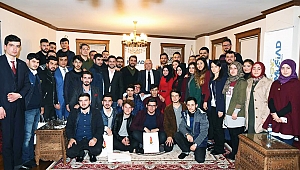 GENÇLER ADRES SORDU, ONİKİŞUBAT BELEDİYE BAŞKANI HANEFİ MAHÇİÇEK YÖN GÖSTERDİ