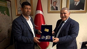 15 TEMMUZ ŞEHİDİMİZ’İN AĞABEYİ ONİKİŞUBAT BELEDİYE BAŞKANI HANEFİ MAHÇİÇEK’İ ZİYARETİYLE ONURLANDIRDI