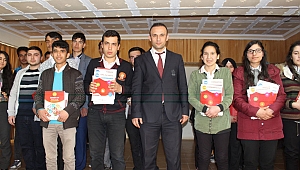 ONİKİŞUBAT BELEDİYESİ’NDEN EKİNÖZÜLÜ ÖĞRENCİLERE KİTAP DESTEĞİ