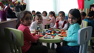 ONİKİŞUBAT BELEDİYESİ’NİN ‘’PLUS PLUS PUZZLE ETKİNLİĞİ’’ MİNİKLERE RENK KATTI