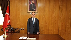 VALİ ÖZKAN’IN İSTİKLAL MARŞIMIZIN KABULÜ VE MEHMET AKİF ERSOY’U ANMA GÜNÜ MESAJI