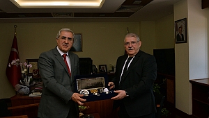 MAHÇİÇEK, REKTÖR CAN’A ‘’HAYIRLI OLSUN’’ ZİYARETİNDE BULUNDU