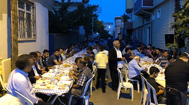 İLK İFTARI SEVDİKLERİYLE YAPTILAR