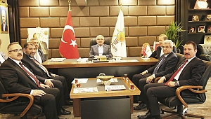 KMTSO YÖNETİMİ ŞAHİN AVŞAROĞLU'NU ZİYARET ETTİ