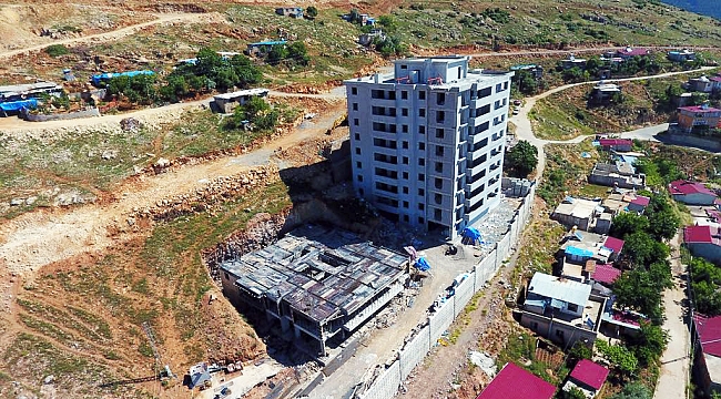 ONİKİŞUBAT’IN EŞSİZ MANZARALI DAİRELERİ SAHİPLERİNİ BEKLİYOR