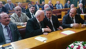 Pakdil, güven tazeleyerek yeniden başkan seçildi