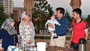 BAŞKAN ERKOÇ ALİYA İZZETBEGOVİÇ MİLLET BAHÇESİNDE