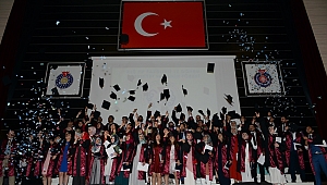 ÜNİVERSİTEMİZ TIP FAKÜLTESİ 15. DÖNEM MEZUNLARI, DOKTORLUĞA İLK ADIMLARINI ATTI