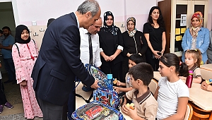 BAŞKAN OKAY, EĞİTİM ÖĞRETİMİN İLK GÜNÜ ÖĞRENCİLERİ YALNIZ BIRAKMADI