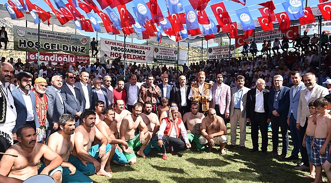 BOYALI GÜREŞLERİ NEFES KESTİ