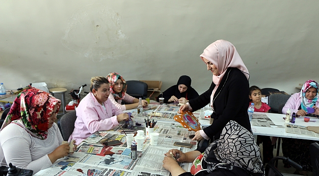 ÇOCUKLAR İÇİN ÜRETİP AİLE BÜTÇESİNE KATKI SAĞLIYORLAR