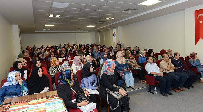 İLAHİYAT FAKÜLTESİ HAZIRLIK SINIFI ÖĞRENCİLERİNE ORYANTASYON SEMİNERİ VERİLDİ
