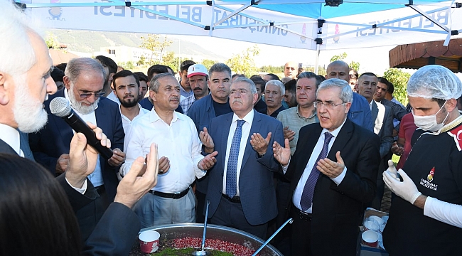 ONİKİŞUBAT BELEDİYESİ AŞURESİNİ ÖĞRENCİLERLE PAYLAŞTI