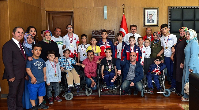 SPORCU FABRİKASI MEYVELERİNİ VERMEYE DEVAM EDİYOR