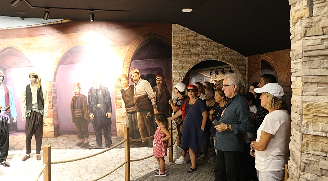 YERLİ TURİSTLER PANORAMA MÜZESİNE HAYRAN KALDI