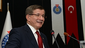ESKİ BAŞBAKAN DAVUTOĞLU, KSÜ’DE GENÇLERLE BİR ARAYA GELDİ