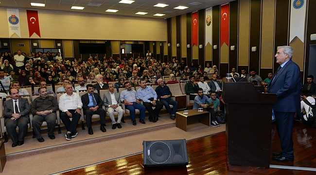 PROF. DR. İHSAN SÜREYYA SIRMA, KSÜ ÖĞRENCİLERİYLE BİR ARAYA GELDİ