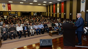 PROF. DR. İHSAN SÜREYYA SIRMA, KSÜ ÖĞRENCİLERİYLE BİR ARAYA GELDİ