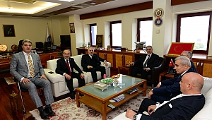 TÜRK KIZILAY GENEL BAŞKANI KINIK, ÜNİVERSİTEMİZ REKTÖRÜ CAN’I ZİYARET ETTİ