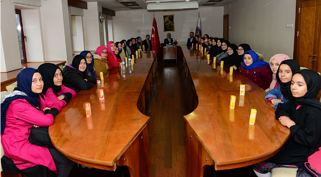 Zekeriya Tanrıverdi İmam Hatip Ortaokulu Öğrencileri Rektör Can'ı Ziyaret Etti