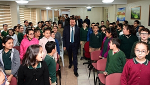 BAŞKAN ERKOÇ’A PORTRE HEDİYE