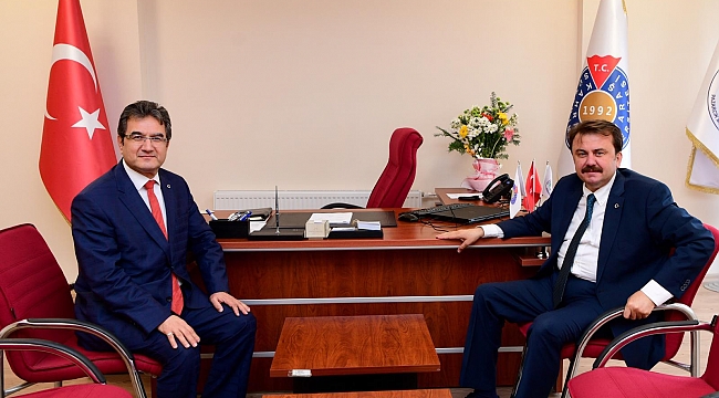 BAŞKAN ERKOÇ’TAN YEREL YÖNETİMLER DERSİ