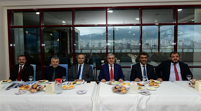 REKTÖR PROF. DR. NİYAZİ CAN VE ÜNİVERSİTEMİZ YÖNETİMİ, BASIN MENSUPLARIYLA BİR ARAYA GELDİ