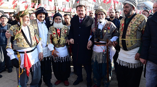 BAŞKAN ERKOÇ KURTULUŞ COŞKUSUNA ORTAK OLDU