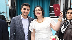 MAHÇİÇEK DÜNYANIN MUTLULUĞUNA ORTAK OLDU