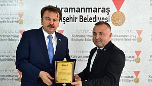 BAŞKAN ERKOÇ’TAN BÜROKRATLARA PLAKET