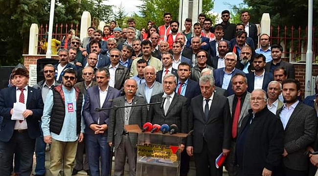 300 METRELİK TÜRK BAYRAĞIYLA ŞEHİTLERİ ANDILAR