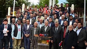 300 METRELİK TÜRK BAYRAĞIYLA ŞEHİTLERİ ANDILAR