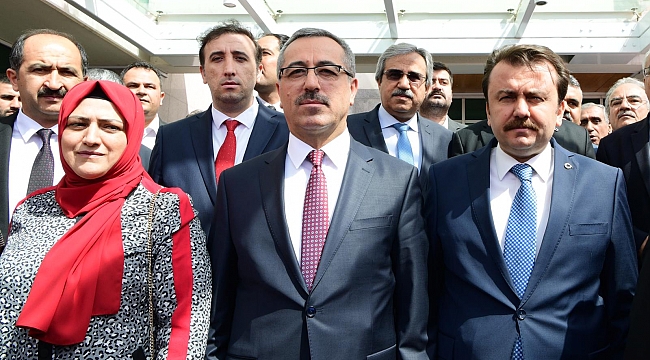 BÜYÜKŞEHİR BELEDİYE BAŞKANI GÜNGÖR GÖREVİNE BAŞLADI
