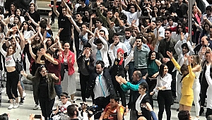 DÜNYA DANS GÜNÜNDE ENGELSİZ FLASHMOP SÜRPRİZİ!