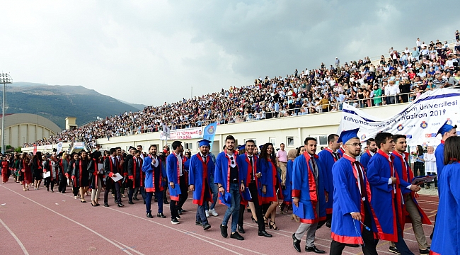 ÜNİVERSİTEMİZ MEZUNLARINI COŞKU İLE UĞURLADI