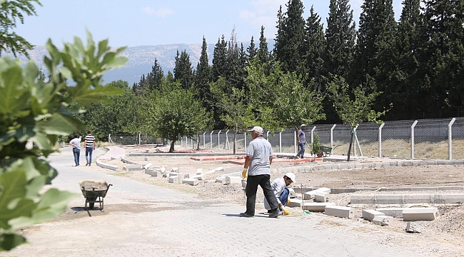 DULKADİROĞLU’NDA ÇEVRE DÜZENİ VE YOL YAPIM ÇALIŞMALARI