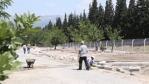 DULKADİROĞLU’NDA ÇEVRE DÜZENİ VE YOL YAPIM ÇALIŞMALARI
