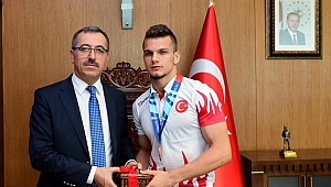 AKTÜRK DÜNYA ÜÇÜNCÜSÜ