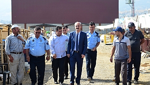 DULKADİROĞLU KURBAN SATIŞ NOKTASINA İLGİ YOĞUN