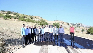 PAZARCIK’TA GRUP YOLLARI ASFALTLANIYOR