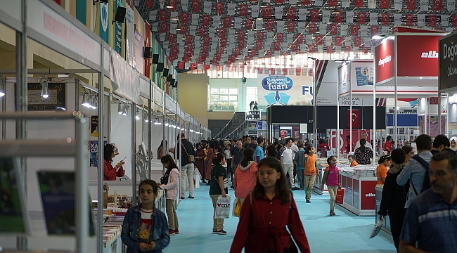KİTAP FUARI ZİYARETÇİLERİNİ AĞIRLIYOR
