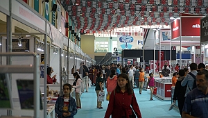 KİTAP FUARI ZİYARETÇİLERİNİ AĞIRLIYOR